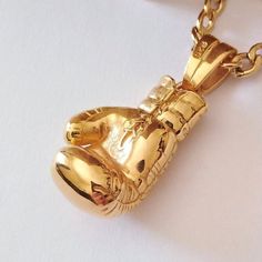 ★ Boxing Glove Pendant ★  Handcrafted Boxing Glove pendant/necklace for Men and Women. * Materials/Finishes ➤ Silver 925 (Sterling Silver) ➤ 24 Gold Plated over Silver 925 * Dimensions ➤ ~ 2.6 x 1.6 x 1.3 cm (~ 1.0 x 0.6 x 0.5 inches)/Bail: Suitable for up to ~ 3.0 mm (~ 0.1 inches) Chain * Weight: ~ 10 grams (in Silver 925) ----------------------------------------------------------------------------- IMPORTANT NOTES: ----------------------------------------------------------------------------- Gold Boxing Gloves, Boxing Glove, Precious Jewels, Necklace For Men, Sterling Silver Mens, Boxing Gloves, Yellow Gold Pendants, Pendant Silver, Stainless Steel Chain