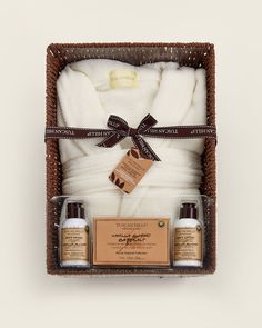 Enjoy the wonderful scent of Vanilla Almond in your tub along with the necessary tools to make you nice, fresh and clean and put your cozy fleece robe on right after you get out of the tub. All bath accessories and slippers are accompanied by a beautiful wicker basket. Set Includes: 1 - Cozy fleece Robe 1 - 3.4oz bottle of Body Wash 1 - 2.6oz box of Bath Salt 1 - 3.4oz of Body Lotion Home Spa Set, Gift Basket For Women, Bath And Body Gift Set, Luxury Gift Basket, Cozy Gifts, Healthy Gift, Bridal Gift Wrapping Ideas, Gift Baskets For Women, Fleece Robe