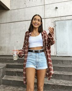 Looks Com Short, Trendy Outfit Inspo, Jeans Outfit Summer, Summer Shorts Outfits, Outfit Mujer, Stylish Dresses For Girls, Outfit Inspo Fall, Basic Outfits