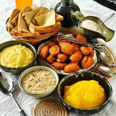 there are many different foods in bowls on the table