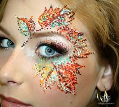 So cool!! Totally want to do this on Halloween! Nature Face Painting, Leaf Makeup, Facial Painting, Gold Face Paint Designs, Autumn Face Paint, Mother Nature Face Paint, Woodland Fairy Face Paint, Face Painting Nature Theme, Carnaval Make-up