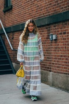 Porter Magazine, Fashion Week Spring 2020, New York Street Style, Fresh Sneakers, Nyfw Street Style, Looks Street Style, Urban Street Style