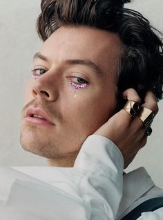 Harry Styles Makeup, Glitter No Rosto, Glitter Carnaval, Matte Make Up, Party Make-up, Harry Styles Nails