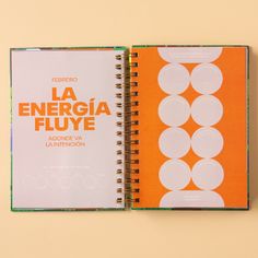 an orange and white book with the title la energia fluye written in spanish