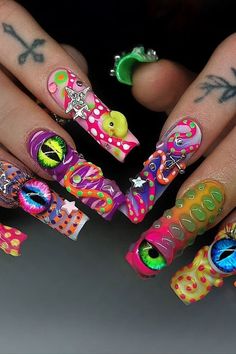 These neon nails by @spicycownails are a vibrant canvas featuring hand-painted eyeballs and intricate 3D nail art designs. They’re colorful, fun, and fully embrace the creativity of three-dimensional nail art. Get inspired with 25 bold and vibrant neon nail ideas on Nailustrous to make your manicure pop this summer! Rave Nails, Birthday Nail Designs, Halloween Manicure, Square Nail, Colorful Nails, Manicure Diy, Dope Nail Designs, Crazy Nails, Unique Acrylic Nails