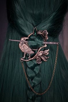 Raven Hair, Magical Jewelry, Fantasy Dress, Fantasy Jewelry, Cool Haircuts, Hair Pin, Fantasy Clothing, Green Crystals, Pretty Jewellery