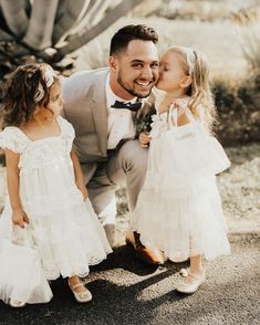 Wedding Photography Checklist, Family Wedding Photos, Wedding Photos Poses, Fun Wedding Photography, Wedding Photography Poses, Wedding With Kids, Wedding Photo Inspiration, Wedding Shots