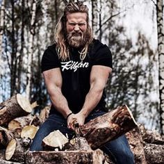 �and also knows how to handle big wood. | 23 Beard And Man Bun Combinations That Will Awaken You Sexually Lumberjack Beard, Man With Long Hair, Viking Men, Bodybuilders Men, Beard Tattoo, Man Bun, Long Hair Styles Men, Hair And Beard Styles, Beard Styles