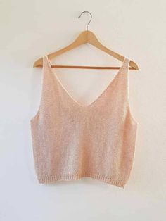 Inge top by Spektakelstrik, knitting pattern Knitting patterns Spektakelstrik Knit Tank Top Pattern, Tank Top Pattern, Beginner Knitting Projects, Knitting Kit, Learn How To Knit, Embroidery Patterns Free, Knitting Kits, Summer Knitting, Stockinette Stitch