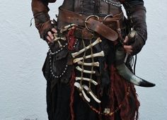 I couldent find the origanal photo im sorryyy Witch Renfaire Outfit, Ren Faire Outfit Men, Chartreuse Outfit, Barbarian Outfit, Larp Fashion, Httyd Oc, Rogue Character, Skating Costume, Viking Clothing