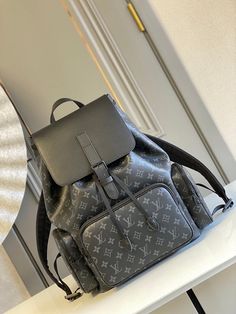 ???? SIZE:60 x 72 x 19cm Cowhide Fabric, Virgil Abloh, Lv Bag, Monogram Canvas, Backpack Bags, Contact Us, Louis Vuitton Bag, Luxury Bags, Calf Skin