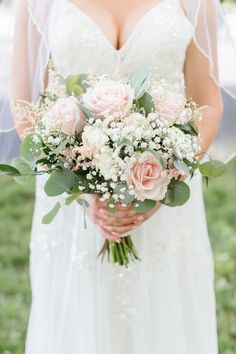 a bride holding a bouquet of flowers in her hands