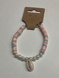 This is a great bracelet to wear in the summer. Preppy Stuff, Shell Bracelet, Porter, Jewelry Bracelets, Shells, Accessory Gift, Beaded Bracelets, Pet Supplies, United States