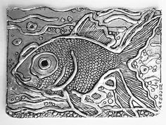 a metal plaque with a fish and bubbles on the bottom, in black and white