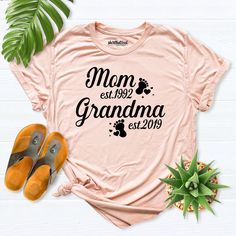 Grandma To Be Shirt, Mom Est Grandma Est Custom Shirt, Baby Announcement Shirt, Mothers Day Shirt, Pregnancy Reveal shirt, Mom grandma Shirt Hello! Thank you for supporting small businesses. My main priority here is the satisfaction of my customers. My t-shirts are Bella+Canvas brand. If Bella+Canvas is out of stock, I will send it from a brand of the same size and quality. If you want to see this design on the SWEATSHIRT you can buy it from the link below.https://etsy.me/3LS0Viz T-shirts are co Granny Shirts, Kaname Kuran, Funny Grandma, Great Grandma Gifts, Cinderella Story, Christmas Gifts For Grandma