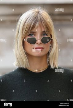 Long Bob With Bangs 2023, Short Blonde Bangs, Blond Bob With Bangs, Blonde Bob Bangs, Short Blonde Hair With Fringe, Short Blonde Hair With Bangs, Blonde Lob With Bangs, Bobs With Bangs, Xenia Adonts