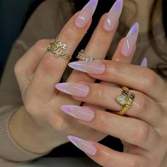 Nails July, Flare Nails, Trendy Nail Polish, Nagellack Trends, French Tip Acrylic Nails, Nail Forms, Oval Nails, Minimalist Nails, French Tip Nails