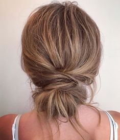 Disheveled Chignon Updo Nursing Hair, Updo Cabello Natural, Messy Chignon, Chignon Updo, Diy Updo, Trendy Updos, Easy Updo, Easy Updo Hairstyles, Fringe Bangs