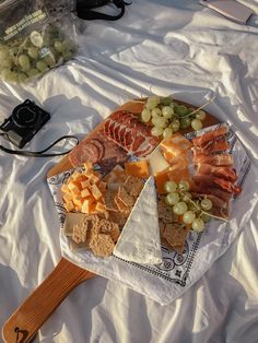 cheese board
charcuterie board
beach picnic Sunset Beach Picnic Friends, Charcuterie Board For The Beach, Sunset Charcuterie Board, Picnic Wine Aesthetic, Aesthetic Charcuterie Board Ideas, Food Boards Aesthetic, Charcuterie Board Aesthetic Picnic, Wine And Charcuterie Aesthetic, Charcuterie Board Beach Picnic