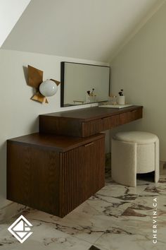 Red oak reeded floating makeup desk in a luxurious ensuite bathroom. Floating Vanity Makeup, Floating Makeup Vanity, Floating Wood Vanity, Elegant Vanity, Makeup Desk, Floating Desk, Vanity Makeup