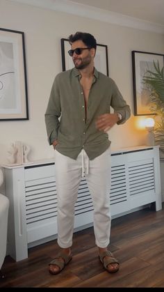 Cartagena Outfits Men, Model Boys Style, Brunch Outfit Men Casual Summer, White Pants Outfit Men Casual, Men Holiday Outfit Summer, Beach Wedding Mens Attire Guest, Old Money Outfits Men Basic Summer, Classic Men's Clothing Style, Goa Outfits For Men