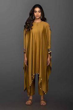 Buy Yellow Satin Silk Embroidery Round Kurta And Pant Set For Women by PRAHNAAYA Online at Aza Fashions. Kaftan Set Indian, Antifit Fashion, Kaftan Kurta, Kaftan Styles, Kaftan Style, Salwar Kamiz, Yellow Satin, Designer Dresses Casual