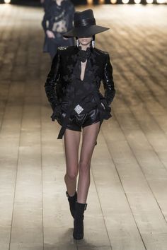 Saint Laurent Aesthetic, Runway Ready To Wear, Fashion Week 2018, Kaia Gerber, Style Noir, 2018 Fashion, Fashion 2018, 가을 패션