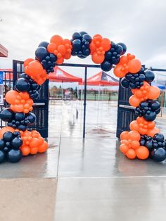 Organic Balloon Arch Rental - Lush Balloons Arch Opening, Organic Balloon Arch, Football Balloons, Bouquet Delivery, Balloon Arches, Halloween Balloons, Engagement Parties, Balloon Columns, Balloon Wall