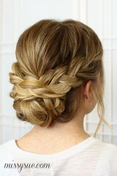 Wenn Sie sich für edgy Abschlussball Hochsteckfrisuren oder trendige neue Hochzeit Hochsteckfrisuren, dann Schmausen Sie Ihre Augen auf die heutige Galerie der angesagtesten Hochsteckfrisuren für mi Sanggul Modern, Wedding Updos, Updos For Medium Length Hair, Bridesmaid Hair Updo, Updo Hairstyles, Wedding Hairstyles Updo, Short Hairstyle