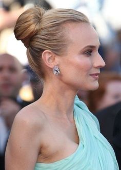 10 Gorgeous Short Updo Hairstyles Classic Bun, Short Hair Up, Sophisticated Hairstyles, Pinterest Hair, Diane Kruger, Work Hairstyles, Updo Hairstyles, Short Hair Updo, Short Hair Styles Easy