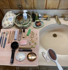 Aesthetic Makeup Organization, Bed Rotting, Photography Board, Closet Decor, Bag Essentials, Bathroom Inspo, Aesthetic Pics, Skin Food, Just Girly Things