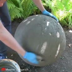 Cement Patio Ideas Decor, Thinset Mortar Crafts, Concrete Balls For Garden, Cement Diy Garden, Cement Balls, Water Scape, Concrete Diy Garden