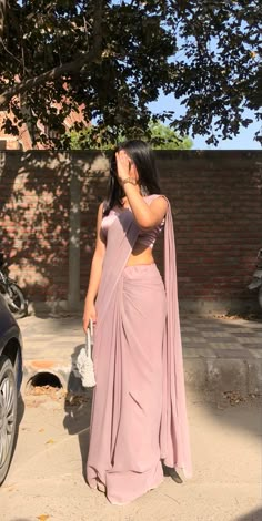 Farewell Sarees, Saree Wearing Styles, Sarees For Girls, Simple Saree Designs, Fashionable Saree Blouse Designs, Saree Poses, Fancy Sarees Party Wear, Casual Indian Fashion, Desi Fashion Casual