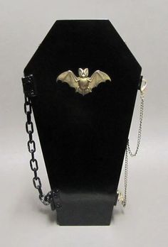 30 Mind-Blowing Halloween Handbags & Clutch Bags To Try This Year » EcstasyCoffee Japan Haul, Gothic Type, Hand Bags For Women, Gothic Romance, Vampire Bat, Style Gothic