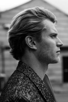 Loris Karius I think this is the best his professional photo ever Side Burns, Nice Tattoos, Tattoo Inspiration Men, Hair Catalog, Men Haircut Styles, Hair Collection, Boys Haircuts, Long Hair Styles Men