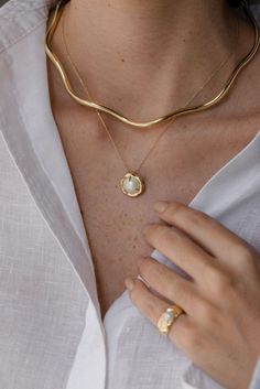 Minimal Jewelry Photography, Jewelry Website Design, Jewellery Photography Inspiration, Jewelry Product Shots, Creative Jewelry Photography, Pretty Jewelry Necklaces, Accesories Jewelry, Jewelry Photoshoot, Detailed Jewelry