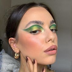 Earthy Green Makeup, Green Earthy Makeup Looks, Neutral Editorial Makeup, Editorial Green Makeup, Fairy Makeup Editorial, Power Of Makeup, Work Makeup