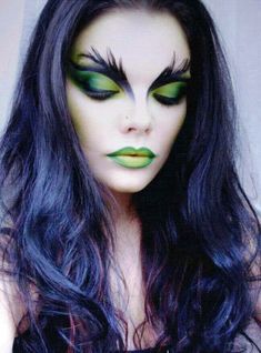 20 Creative Halloween Witch Makeup Ideas For You To Try - Instaloverz Halloween Makeup Witch, Fantasy Make-up, Halloweenský Makeup, Halloween Make-up Looks, Witch Makeup, Halloween Eye Makeup, Witch Face, Pretty Halloween