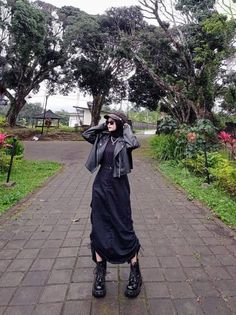 Hijab Rock Style, Outfit Jaket Kulit, Bmth Outfit, Ootd Konser Kpop, Outfit Mamba, Outfit Band, Outfits Rock, Concert Outfit Plus Size