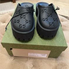 Authentic Nwt & Box Gucci Rubber Black Platform Clog. Size 35, Women’s 5. Runs Large. Reasonable Offers Welcome And Thank You For Looking At My Listing. :) Large Size Shoes For Women, Sneakers With Dress, Black Leather Flip Flops, Gucci Ace Sneakers, Gucci Denim, Pink Mules, Block Heel Mules, Slip On Espadrilles, Gucci Horsebit