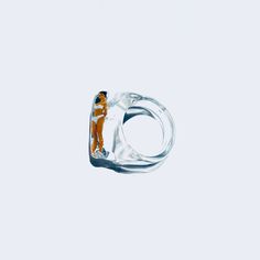 Hello! Introducing the exclusive resin ring inspired by the iconic Grace Jones. This unique piece offers you the opportunity to carry with you a tribute to this legend of style and music. The ring's design captures the essence of Grace Jones with an elegant and avant-garde touch. The high-quality transparent resin used in its production gives it a comfortable and striking finish. Its smooth texture to the touch and its original appearance make this ring an essential accessory for those looking t Unique Clear Crystal Ring As A Gift, Unique Clear Crystal Ring For Gift, Modern Resin Rings For Gifts, Unique Clear Resin Ring, Unique Clear Resin Rings, Unique Resin Crystal Ring Gift, Vintage Resin Rings For Gifts, Unique Resin Rings For Gifts, Handmade Clear Rings For Gifts