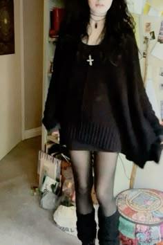 Simple Goth Fashion, Dark Outfits Girl, Comfortable Goth Outfit, Goth Simple Outfits, Goth Outfits Simple, Darkcore Outfits, Emo Tights, Simple Emo Outfits, Simple Goth Outfits