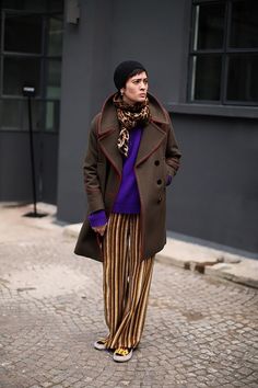 Purple And Brown Outfit, Sartorialist Women, The Sartorialist, Purple And Brown, Mix Of Colors, Street Style Blog, Brown Outfit, Milan Fashion Weeks, Street Style Paris