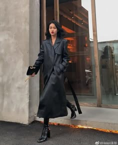 Suede Outfit, Woman In Black, Women Belt, Stylish Coat, Coat For Women, Leather Trench, Leather Trench Coat