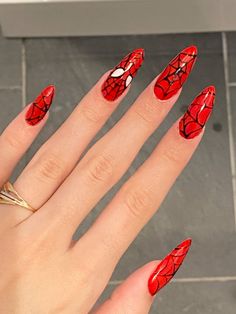 Nail Spider Man, Carlotta Core, Spiderman Nails, Spider Nails, Pretty Gel Nails, Really Cute Nails, Halloween Makeup Easy