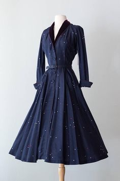 40s Mode, Navy Cocktail Dress, Vintage 1950s Dresses, Vestidos Vintage, 50s Dresses, 1950s Dress, Moda Vintage, Looks Chic, 50s Fashion