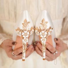 Women's Metal Flower Pointed Toe Stiletto High Heel Wedding Shoes Platform, Flower Women, Heels Wedding, Wedding Pumps, Party Pumps, Floral Heels, Wedding Vision, Designer High Heels, Heels High