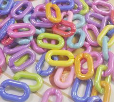 materials:plasticColor:ColourfullSize 31x20mmQTY:50PcsNote:you will receive 50pcs plastic links,not chain*Please note:Real colours may slightly differ from their appearence on your display. Bracelet Inspo, Mask Necklace, February 10, Soft Plastic, Purse Strap, Hook Clasp, Diy Pendant, Beauty Accessories, Leather Earrings