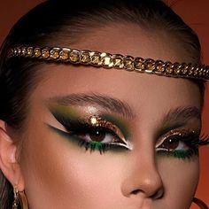 Genie Inspired Makeup, Makeup For Greek Goddess, Gladiator Makeup, Medusa Makeup Halloween, Green Gold Makeup, Roman Makeup, Rupaul Makeup, Green And Pink Makeup, Green And Gold Makeup