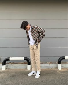 Flannel Outfits Men, Nike Blazers Outfit, Korean Street Fashion Men, Minimalist Fashion Men, Trendy Boy Outfits, Flannel Outfits, Men Fashion Casual Shirts, Stylish Men Casual, Mens Trendy Outfits